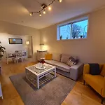 City Center Hills - Lovely 2-Bedroom W Balcony, Amazing Location