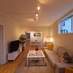 City Center Hills - Lovely 2-Bedroom W Balcony, Amazing Location