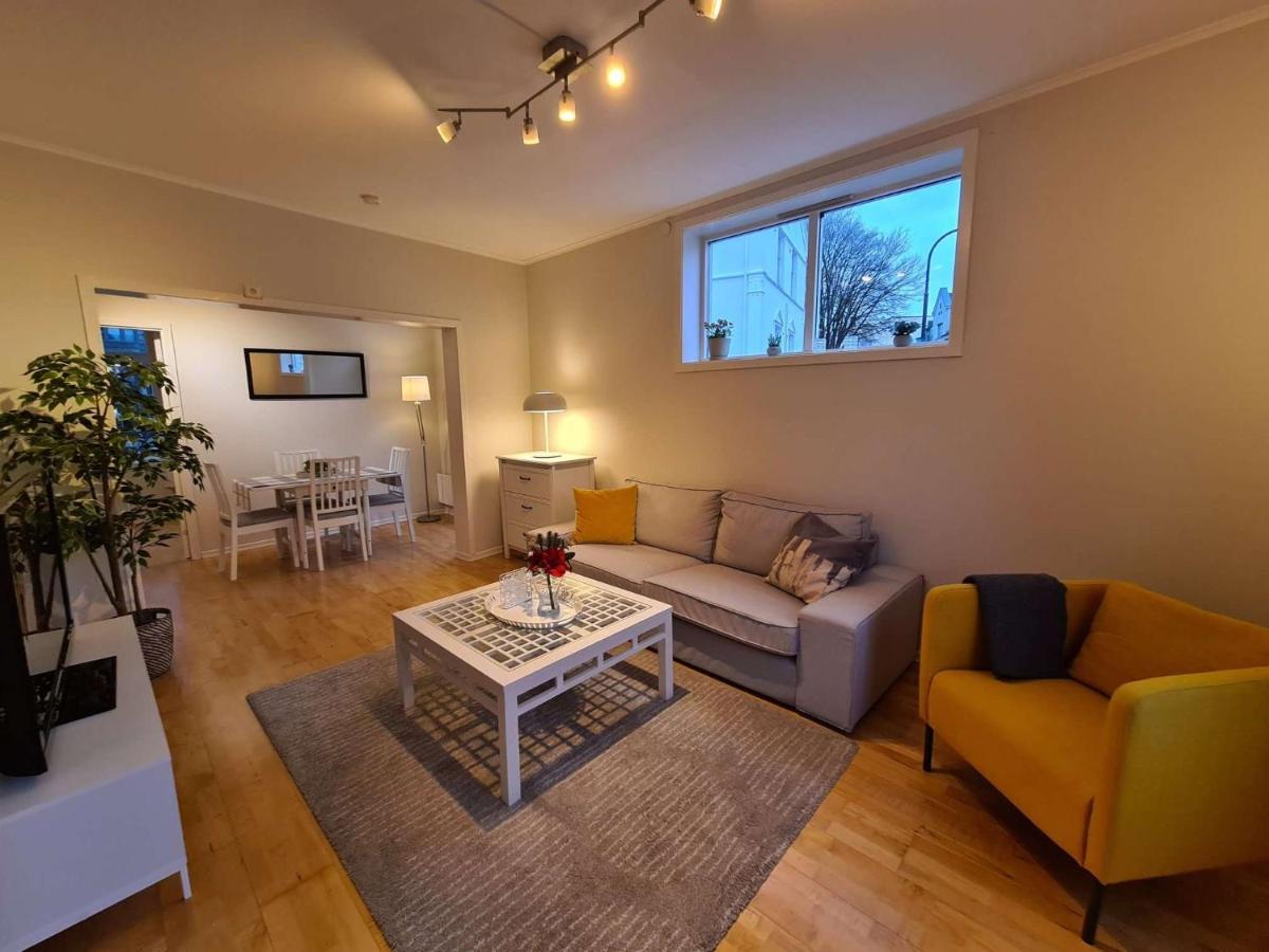 Leilighet Center Hills - Lovely 2-bedroom W Balcony, Amazing Location *