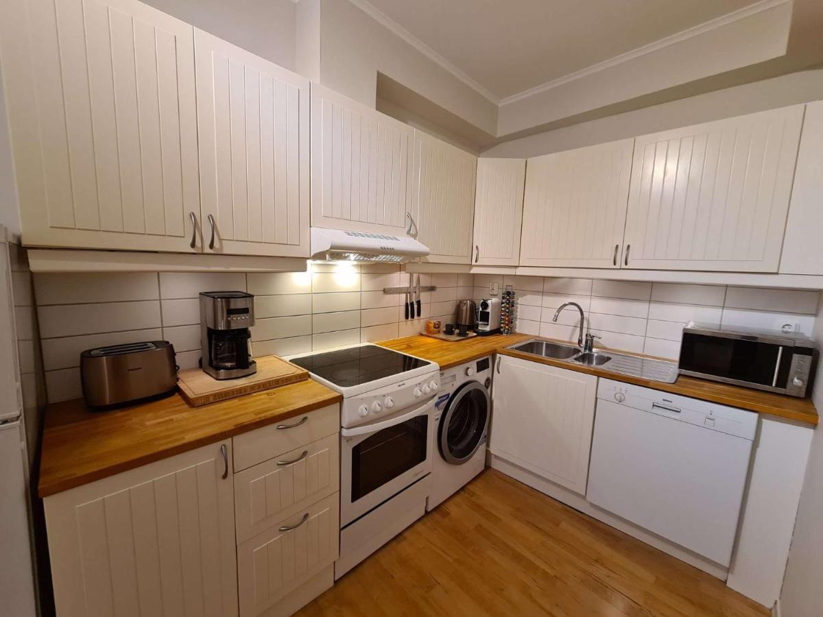 Center Hills - Lovely 2-bedroom W Balcony, Amazing Location *